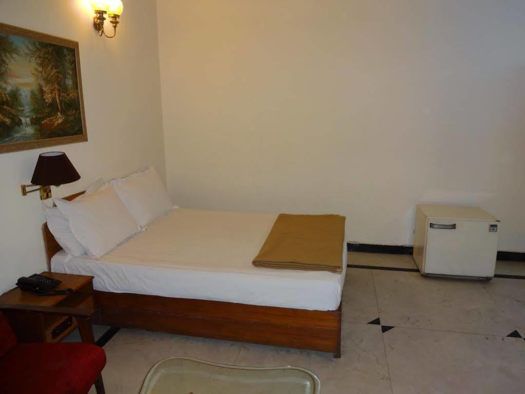 Alka Premiere Hotel New Delhi Eksteriør billede